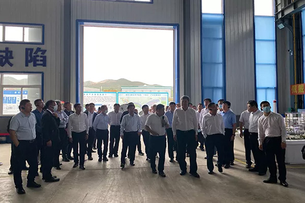 內(nèi)蒙古自治區(qū)黨委常委、通遼市委書記孟憲東攜考察團(tuán)到一諾環(huán)境考察指導(dǎo)